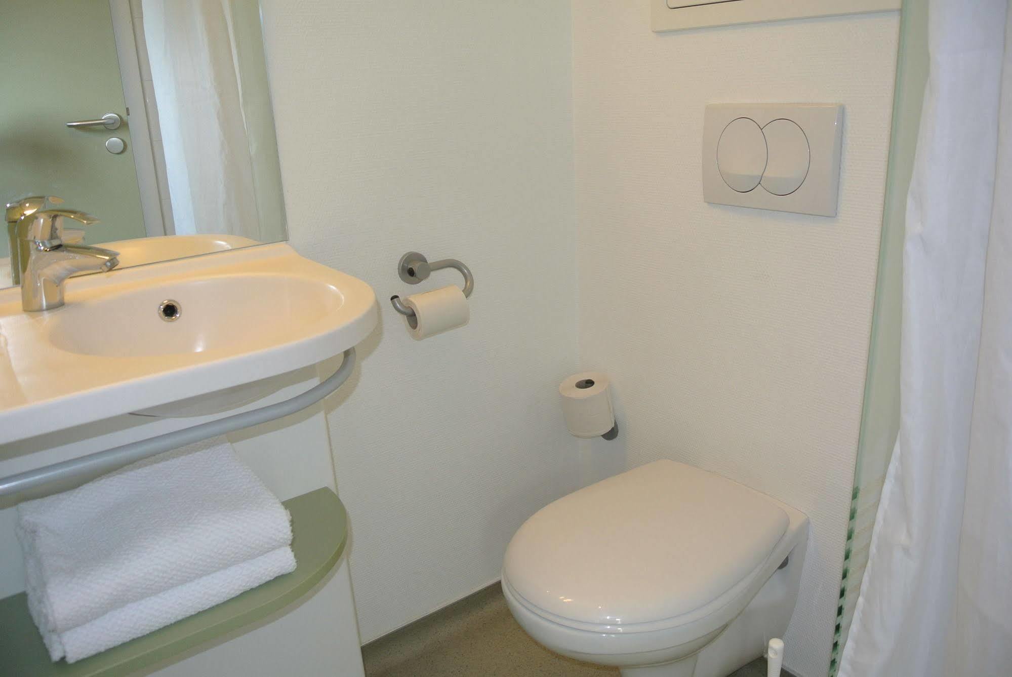 Ibis Budget Chambery Sud Challes Les Eaux Exterior foto